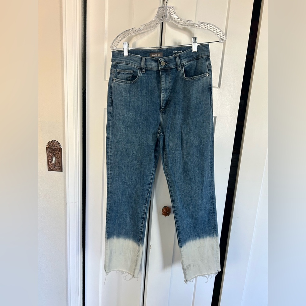 DL1961 Two-Tone Blue and White Mara High Rise Ankle Jeans - Sise 29